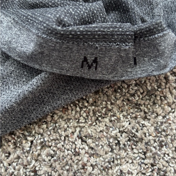 Men’s Lululemon Long Sleeve Shirt - Picture 4 of 5